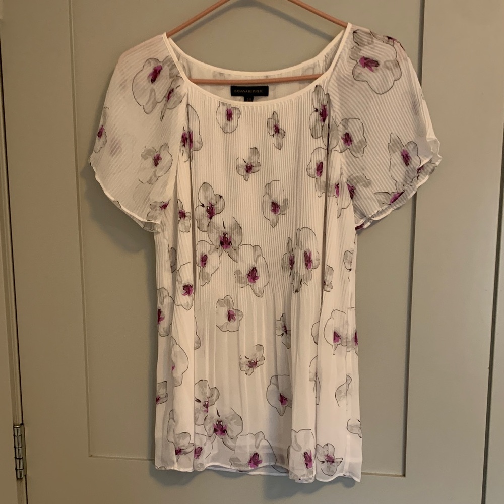 Banana Republic White and Purple Floral Blouse Size Extra-Small EUC